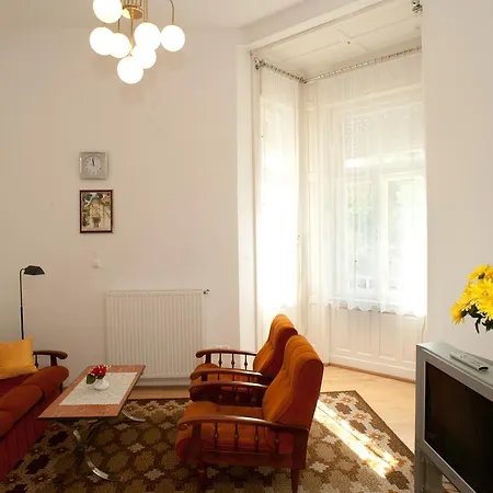 فندق مبيت وإفطار Sissy